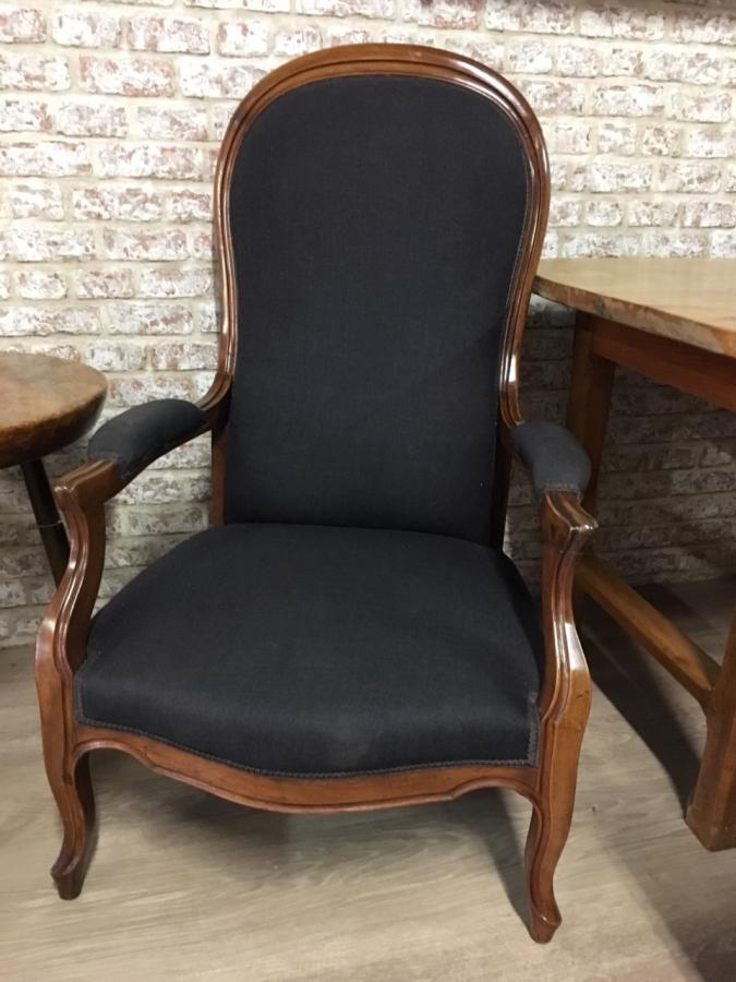 AntiqueTables1's tweet image. Two beautiful french cherry upholstered arm chairs. 

rb.gy/kt02r

#armchair #antiquearmchair #antiquechair #antiquefurniture