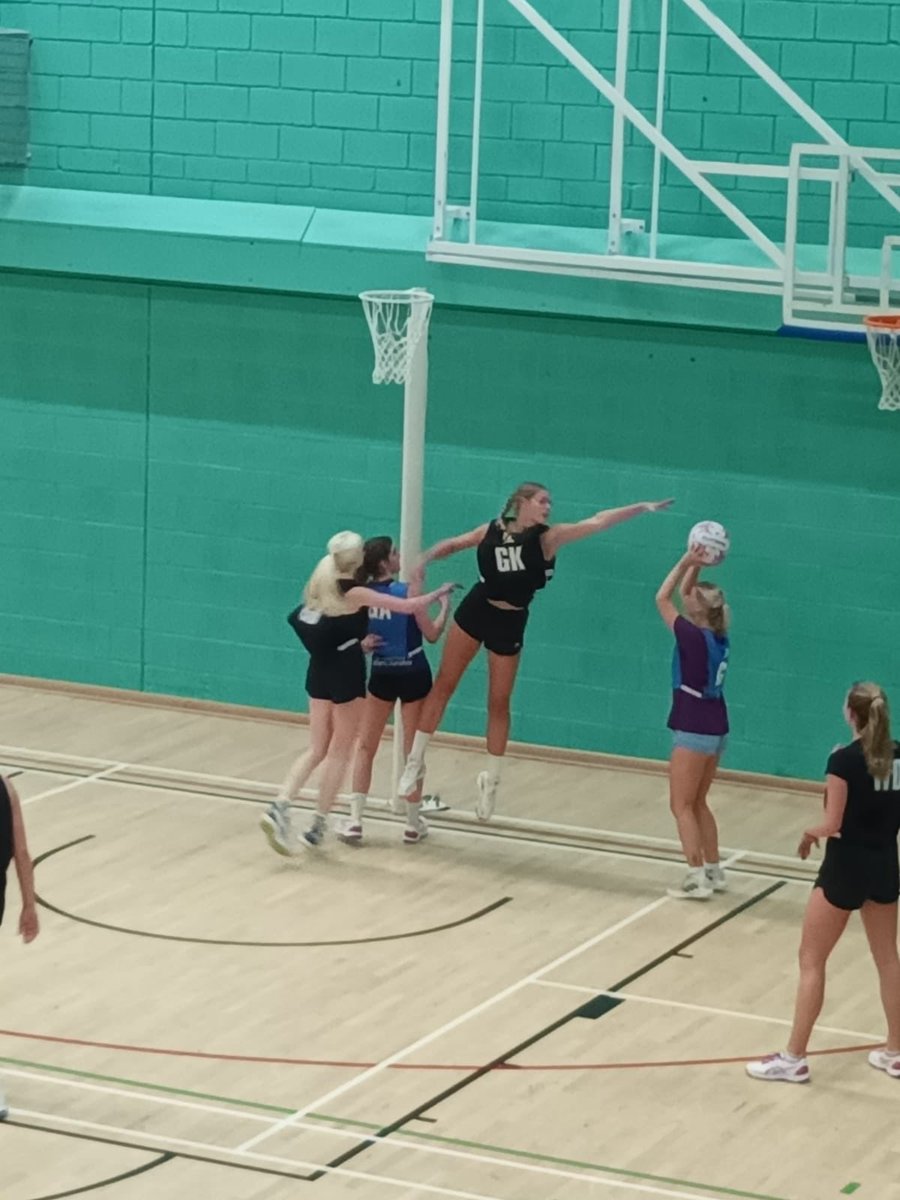 Robertson_Sed's tweet photo. Congratulations to Hannah @SedberghNetball on being selected for U19 @thundernetball and this week she played GK in the first match and they won v Manchester University #superstart 🏐🦋⭐️🤎🩵 https://t.co/gVwJfAIxcs