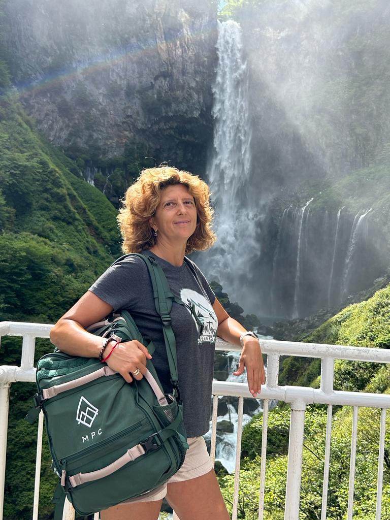 Evaichaso's tweet photo. @MyPeakChallenge @SamHeughan The best travel companion! https://t.co/F2cVKVd7rU