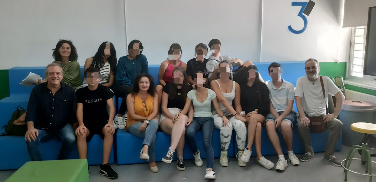#Codenafsevilla ha presentado a la Red Solidaria de Jóvenes del <a href="/IESAzahar/">IES Azahar</a> el trabajo que se realiza en Codenaf y la campaña #cobijoparatamsoult.