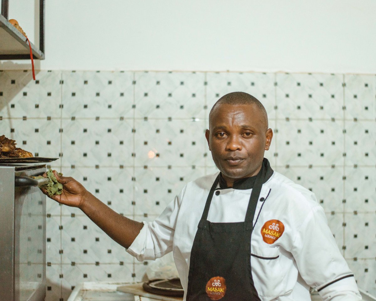 masaki_lounge's tweet photo. Meet the culinary genius behind our delectable creations! π½οΈ Our talented chef at Masaki Lounge never ceases to amaze. π¨βπ³π©βπ³ #ChefMastery #CulinaryArtistry #MasakiDelights https://t.co/5ELh0SSVVw