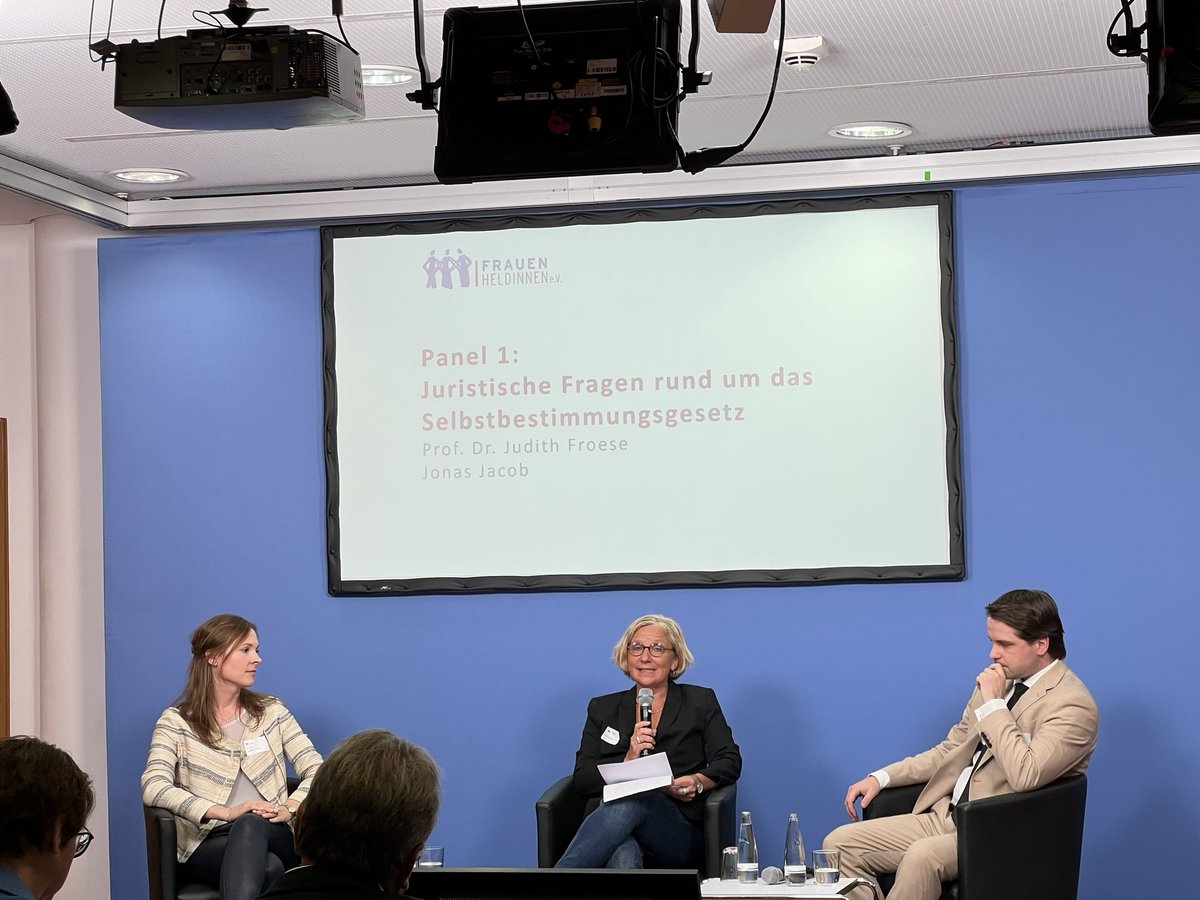 Nein! Deutschland braucht mehr Kinder- & Frauenschutz! Nicht noch mehr Männerrechte! Tolle Veranstaltung von sehr mutigen Frauen! Danke @FrauenHeldinnen für Eure Arbeit! #trans #selbstbestimmungsgesetz #frauen #gewaltgegenfrauen #frauenhass #woke #lasstfrauensprechen