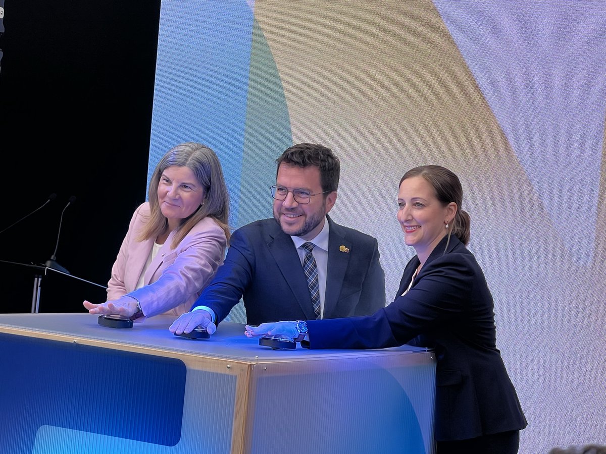 Ajuntament de la Canonja (@lacanonja) on Twitter photo 📌L'alcalde de #laCanonja, #RocMuñoz i la primera tinent d'alcalde <a href="/LuciaLopezCerdn/">Lucía López Cerdán</a> , assisteixen a la inauguració de la nova planta de producció de gasos destil·lats de l'aire de <a href="/Messer_es/">Messer Ibérica</a>, a #Vilaseca.
L'acte l'ha encapçalat el president de la <a href="/gencat/">Generalitat de Catalunya</a>, <a href="/perearagones/">Pere Aragonès i Garcia</a>. 📌L'alcalde de #laCanonja, #RocMuñoz i la primera tinent d'alcalde <a href="/LuciaLopezCerdn/">Lucía López Cerdán</a> , assisteixen a la inauguració de la nova planta de producció de gasos destil·lats de l'aire de <a href="/Messer_es/">Messer Ibérica</a>, a #Vilaseca.
L'acte l'ha encapçalat el president de la <a href="/gencat/">Generalitat de Catalunya</a>, <a href="/perearagones/">Pere Aragonès i Garcia</a>.