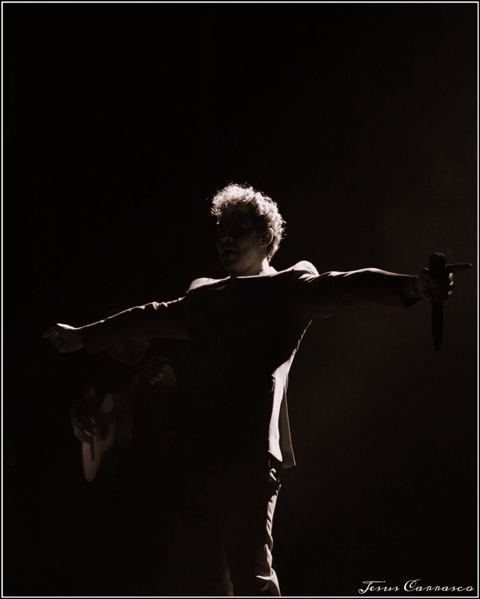 Recordando el pasado concierto de <a href="/davidbisbal/">davidbisbal</a> en cordoba , esta foto me transporta al canción de sombra y luz que bella canción  #davidbisbal #fotografiajesuscarrasco