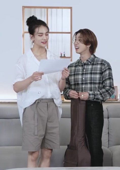 hyunsungprod's tweet photo. hyunsung’s cute height difference >< https://t.co/wLVndNgY0d