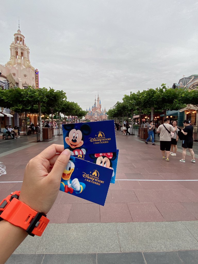 dameng_yao's tweet photo. 上海ディズニーランドo(≧v≦)o https://t.co/tDtw46m1Wg