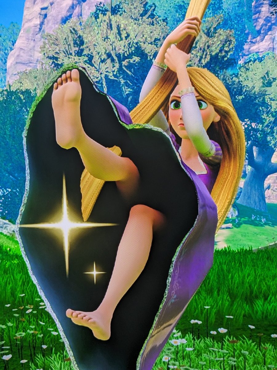 OtakuKing_8's tweet photo. I can't be the only person to make a Save File in #kingdomheartsIII for the purpose of taking Pics of #Rapunzel's #Feet, am I? I mean, we have the opportunity for #FeetPics from this Game, but I'm the only one to do this?! 

#RapunzelFeet 
#DisneyFeet 
#KingdomHearts 
#Barefoot https://t.co/xoFX7OsyGI