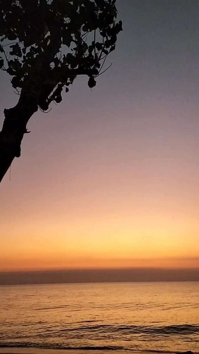 auliyanhafizi's tweet image. Jika kau percaya bahwa ada manusia berhati malaikat, kau juga harus siap bahwa ada manusia berhati iblis
#jerinx