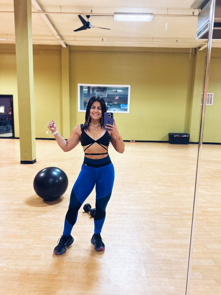 LEIDYYILENA's tweet photo. @IndirectasRock Terminando de entrenar https://t.co/qrvGVdMzB1