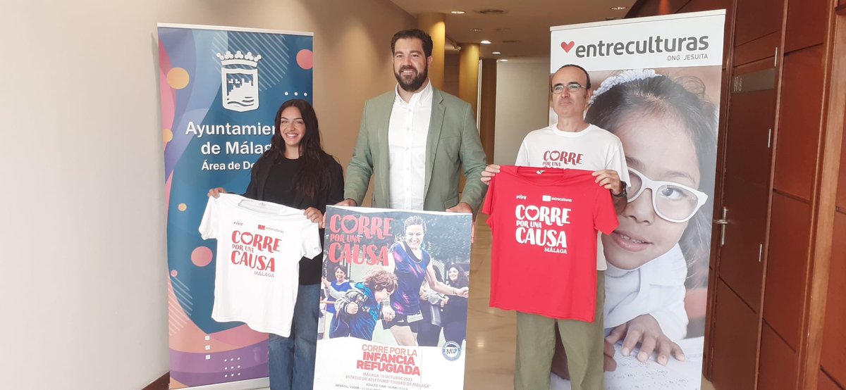 deportemalaga's tweet photo. El concejal de #deportemalaga @borjavivas presenta la 
#carrera #solidaria de @Entreculturas #correXunacausa junto a @mariatorresgr8, madrina del evento y el coordinador José Díaz

🗓️ 15 de octubre

Inscríbete 👉https://t.co/TtfByoZYRI https://t.co/JMeWPAl2Hh