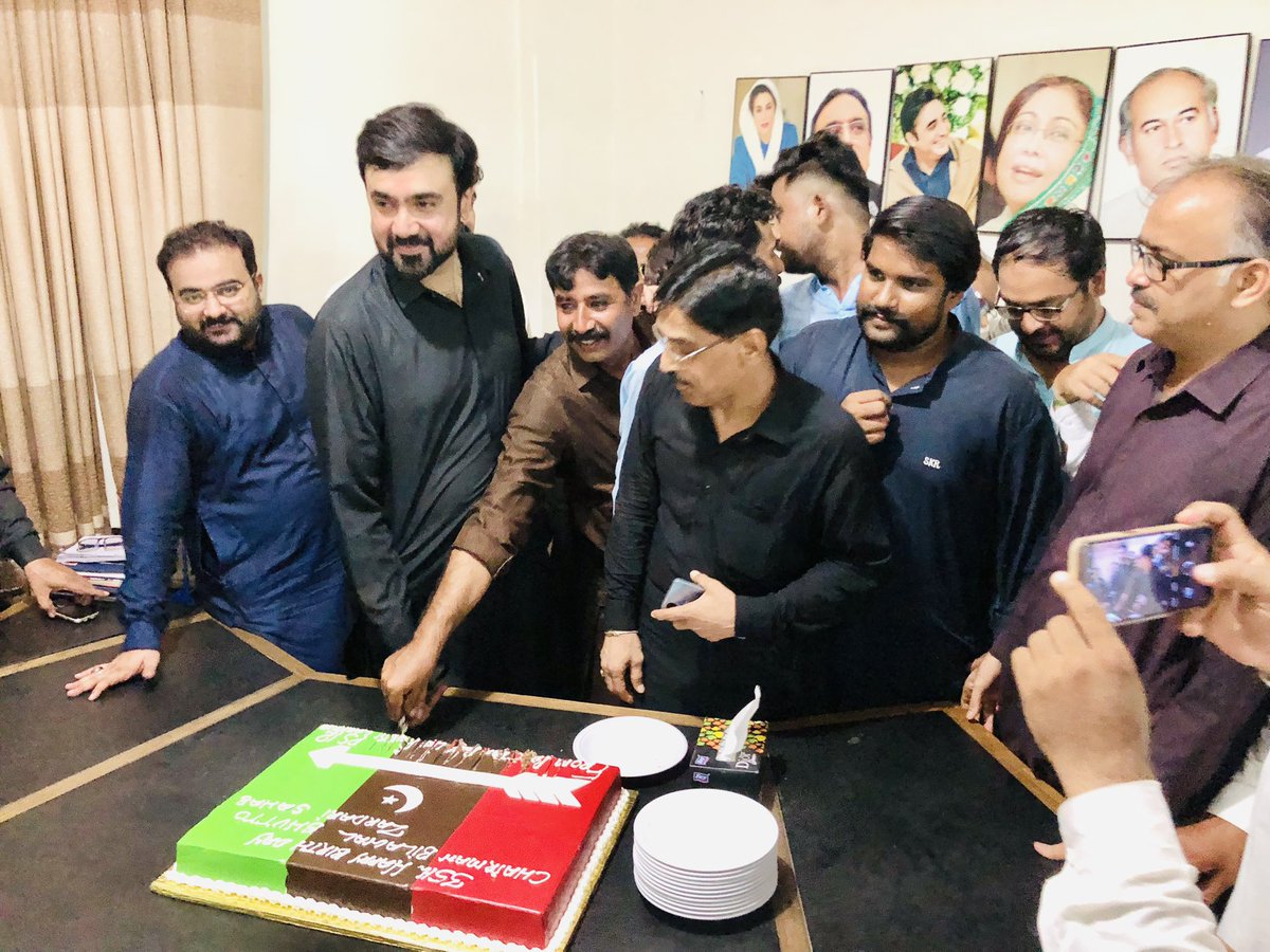 لاڑکانہ سیال ہاوس میں چیئرمین بلاول بھٹو زرداری صاحب کی 35 ویں سالگرہ کی تقریب کا انعقاد کیا گیا 

تقریب میں چیئرمین جناب بلاول بھٹو زرداری صاحب کی 35 ویں سالگرہ کا کیک کاٹا گیا

تقریب کے شرکاء نے بلاول بھٹو زرداری صاحب کی درازی عمراور صحت وتندرسی کیلئے دعا کی
<a href="/BBhuttoZardari/">Bilawal Bhutto Zardari</a>
