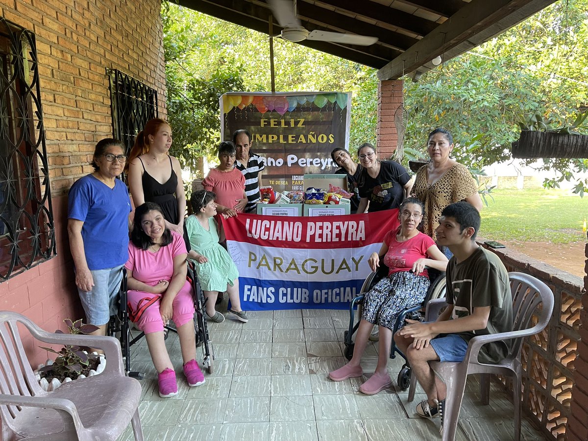 LuPereyraPy_FCO's tweet photo. @LucianoPereyra Y este año en 🇵🇾 tu regalo llegó a la ciudad de Ypacaraí donde el lago se hizo canción. Compartimos una tarde con estas personas que llegan #HastaElAlma. Hicimos entrega de alimentos no perecederos al Hogar Norma! 
#FelizCumpleañosLuciano https://t.co/HF6Nzt574A