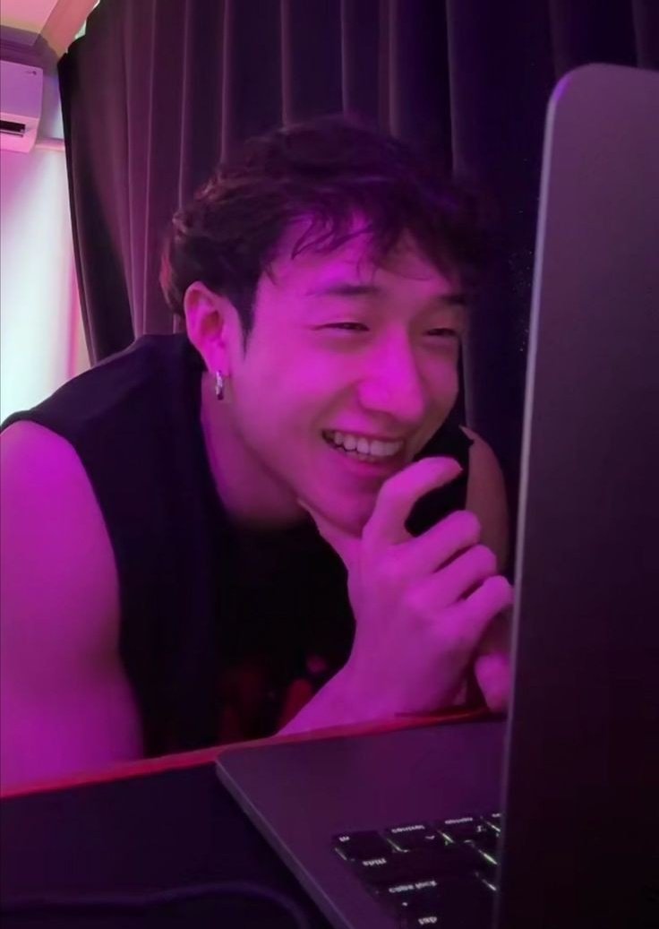 5 year old chan       25 year old chan 
With laptop              with laptop
