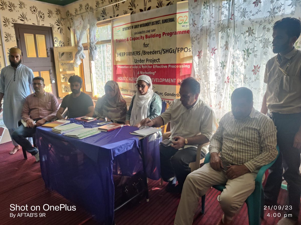 MaqboolRafia's tweet photo. Capacity building programme for Wool and Pelt processing was held at Tulmulla. Wool Development and marketting Association Director Bilal Kawoosa participated in the programme and briefed breeders about different marketing strategies #hadpgoals https://t.co/u3n8KScNlR