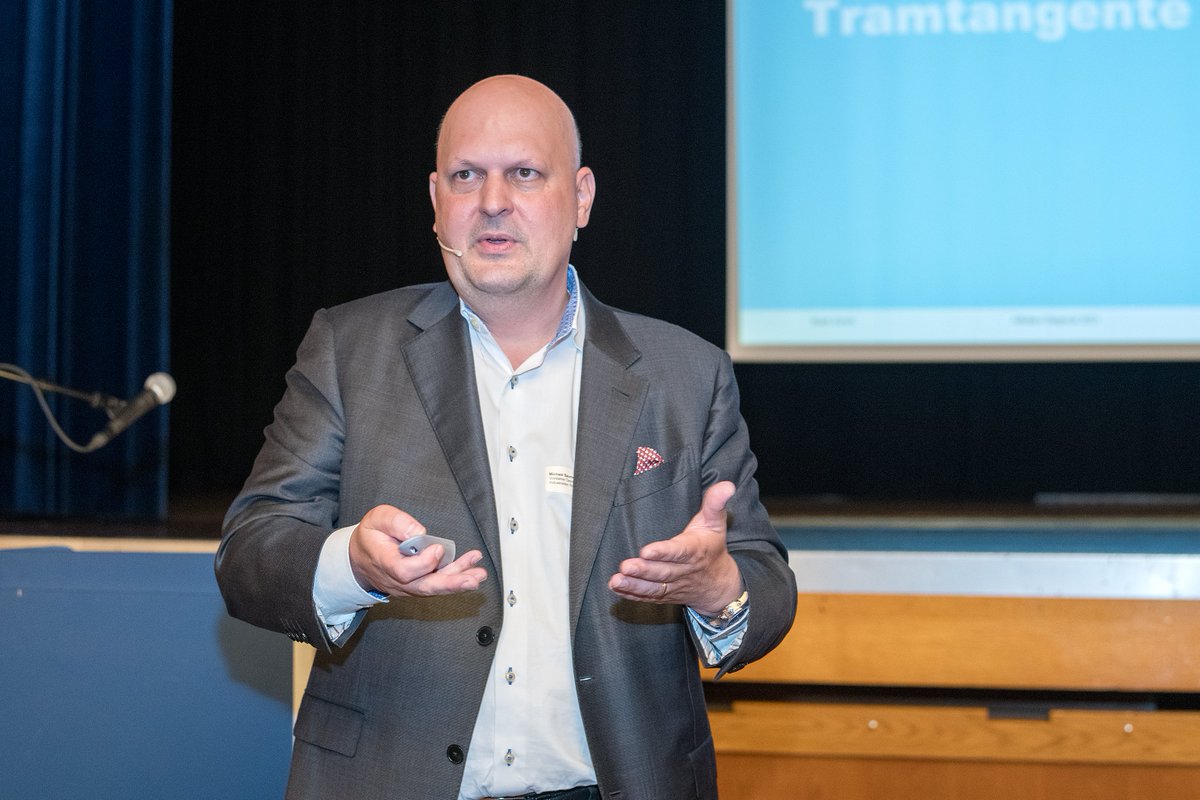 michaelbaumer's tweet image. Diese Woche konnte ich bei "Affoltern-Diagonal" mit der Bevölkerung in Kontakt treten - gemeinsam mit #SimoneBrander  und #AndréOdermatt. Ich informierte über Verbesserungen im Fahrplan @vbz_zueri_linie und die Situation bei der Wärmeversorgung. stadt-zuerich.ch/hbd/de/index/s…