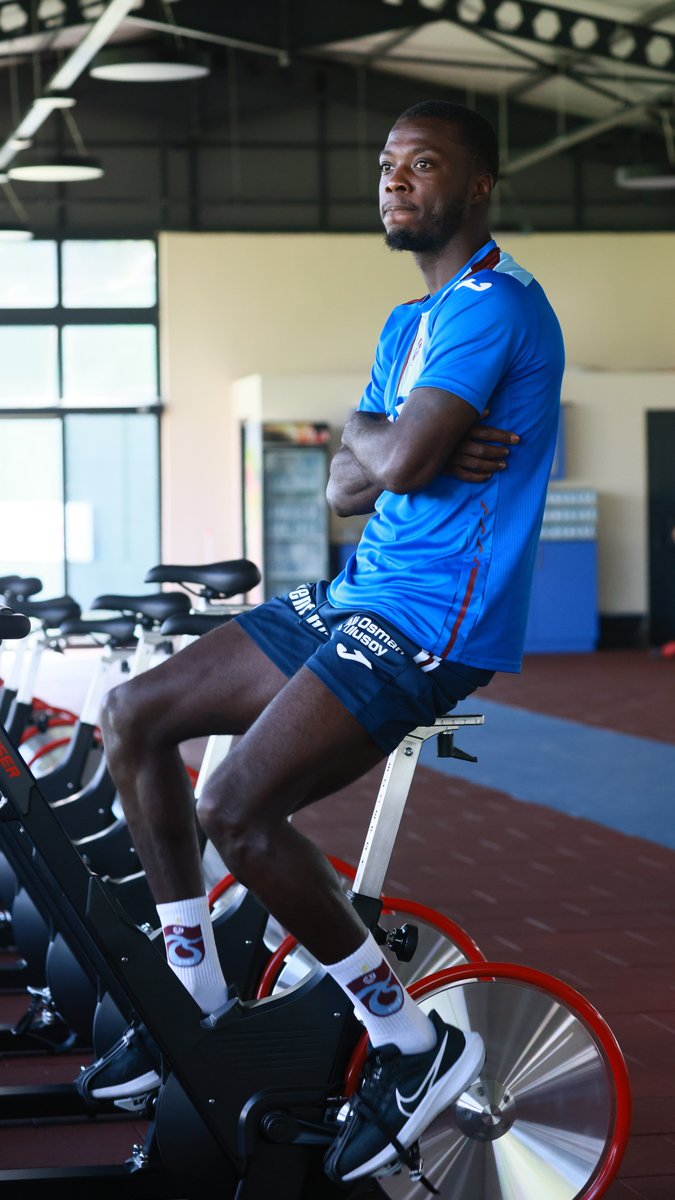 61saat's tweet photo. Nicolas Pepe. https://t.co/g2kIXo4N9i