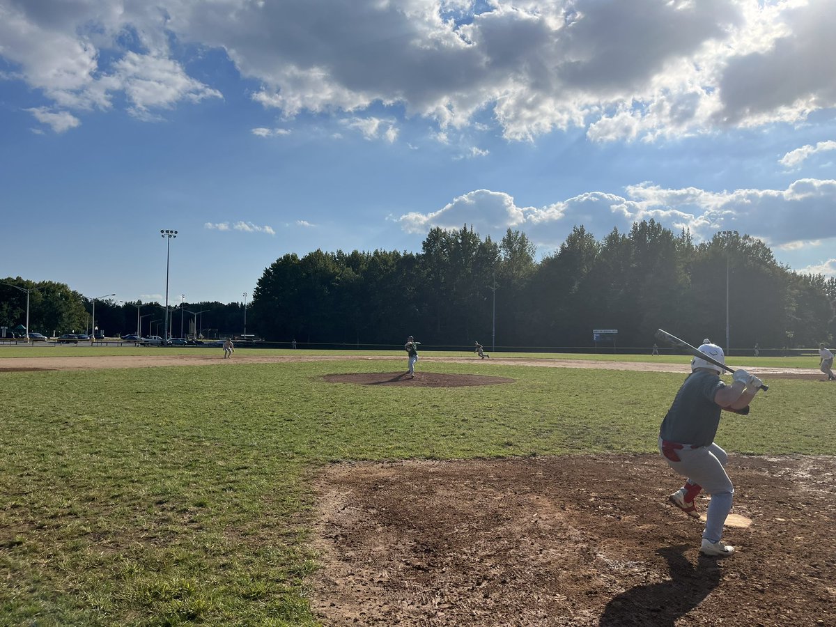 SalemccB's tweet photo. Inter-squad Day! Competed weekly. Beautiful day for baseball!! #SEEDIT https://t.co/3wL9OCee5a
