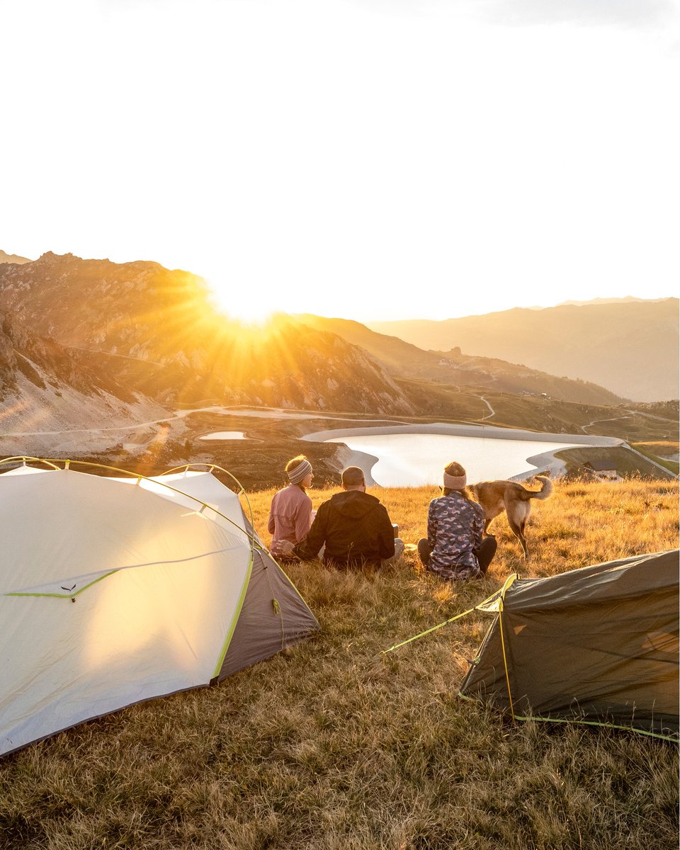 En prévision de l'été indien on a sorti les tipis ! ⛺
📷 JnJ Photo