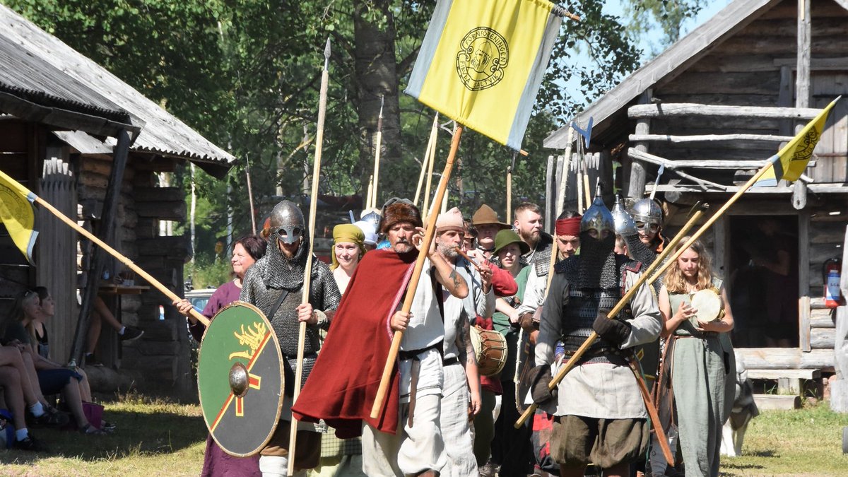 DiscoverFinland's tweet photo. David Nikel of @Forbes with suggestions on how to explore Finland's links to the Viking Age, mentioning, among others, Åland's Saltvik Viking market, and the Rosala Viking Centre in Kemiönsaari, in the archipelago of Southwest Finland: https://t.co/HGm96HBRy2 https://t.co/3m3Txehots