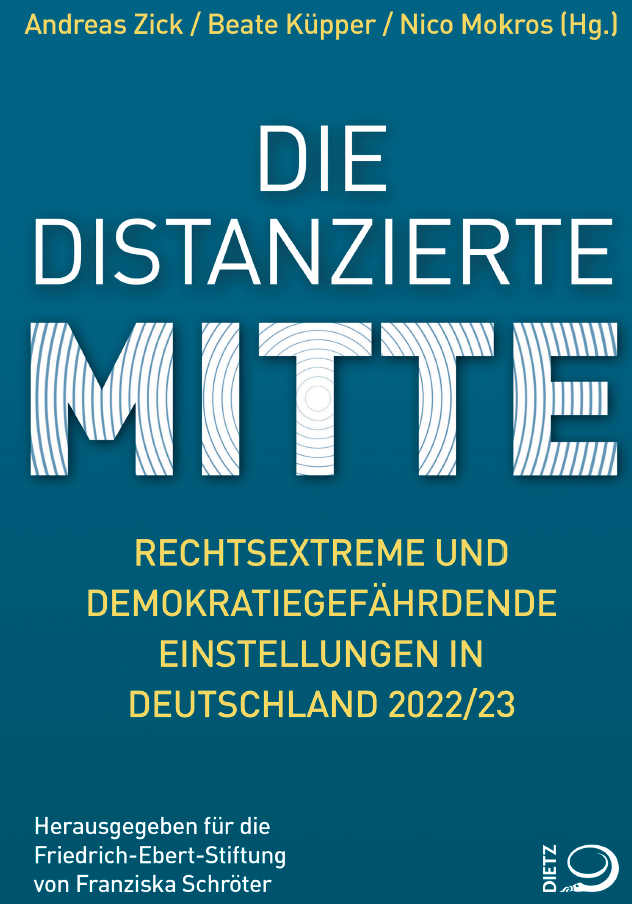 Heute erscheint die neue #MitteStudie 'die distanzierte Mitte'. Die darin aufgezeigten Entwicklungen zu rechtsextremen und demokratiegefährdenden Einstellungen in Deutschland sind besorgniserregend und erschreckend - passen aber zur aktuellen politischen Lage. Details⬇️ 1/🧵
