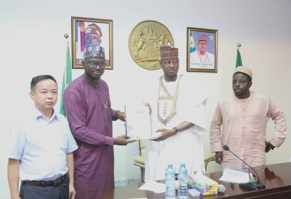 ktwaterboard's tweet photo. At the presentation of Urban Water Sust Devpmt Plan by Hydronamics and CEEC. The plan is submitted to His Excellency the Executive Governor of KT State Mal Dikko Umaru Radda PhD.  With the Governor there is the Chief of Staff, Prin Pers Private Sec and MD. KTSWB

Umar Tako
PRO. https://t.co/Evg5zDXihS