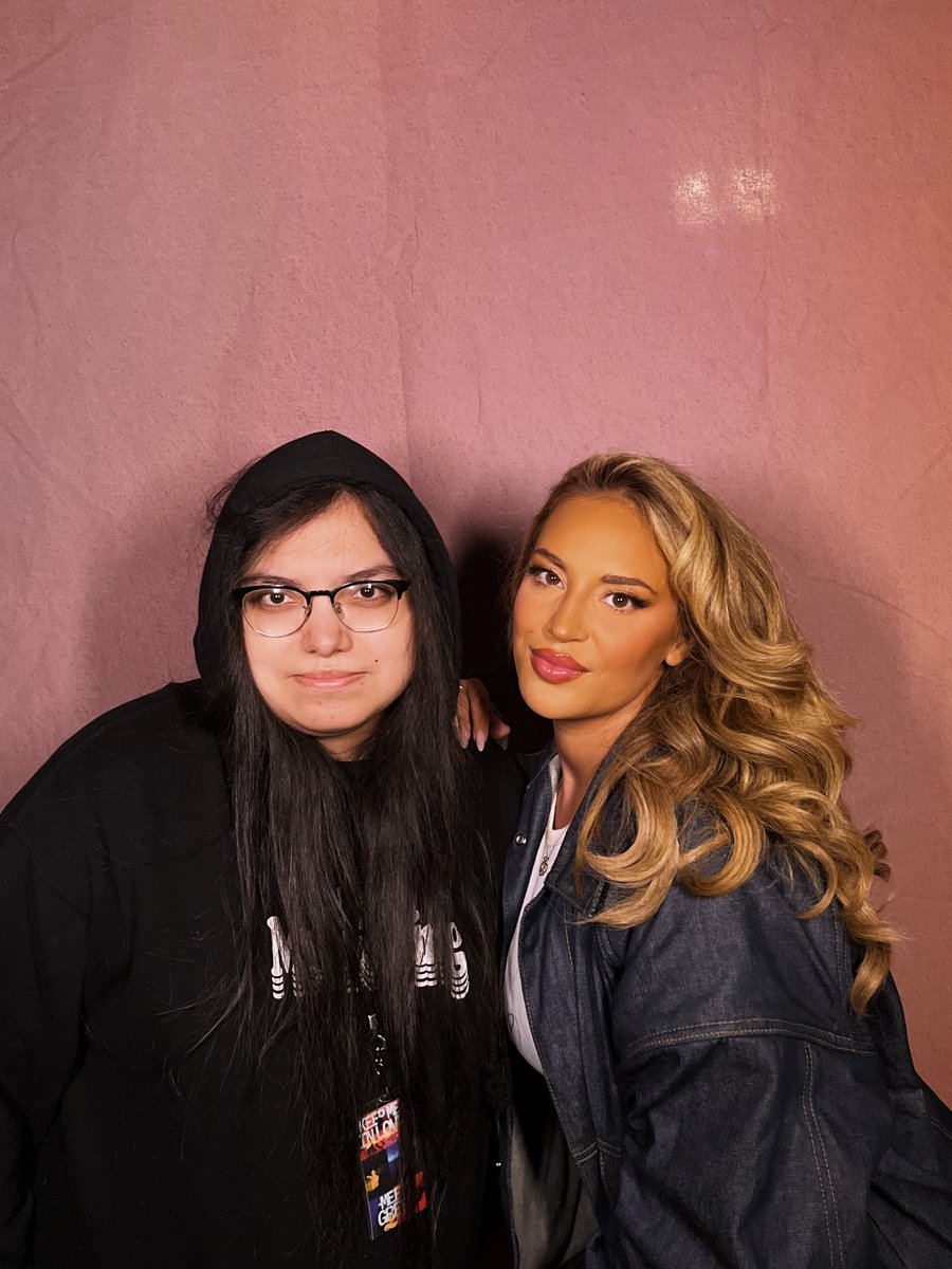 saintbaraz's tweet photo. I always feel so appreciated by @alinabaraz she’s truly the best person ever, thank you for another amazing moment I’ll never forget 🥹🖤 https://t.co/gnawufYCRA