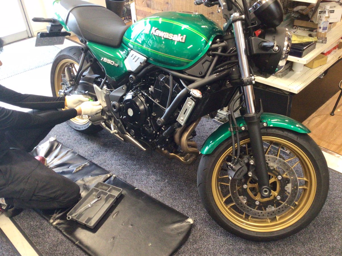 sptadao_asakusa's tweet image. ただいまZ650RSのマフラー交換の練習中です😄
交換前にノーマルマフラーで近所を試乗しましたが、排気量の物足りなさがあるかなと思いましたが、そのようなことはなく、とても乗りやすい良いバイクですね✨
このあとはSP忠男パワーボックス装着でも
試乗したいと思います🏍️