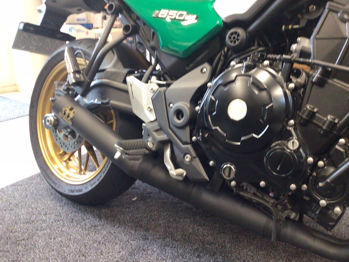 sptadao_asakusa's tweet image. ただいまZ650RSのマフラー交換の練習中です😄
交換前にノーマルマフラーで近所を試乗しましたが、排気量の物足りなさがあるかなと思いましたが、そのようなことはなく、とても乗りやすい良いバイクですね✨
このあとはSP忠男パワーボックス装着でも
試乗したいと思います🏍️