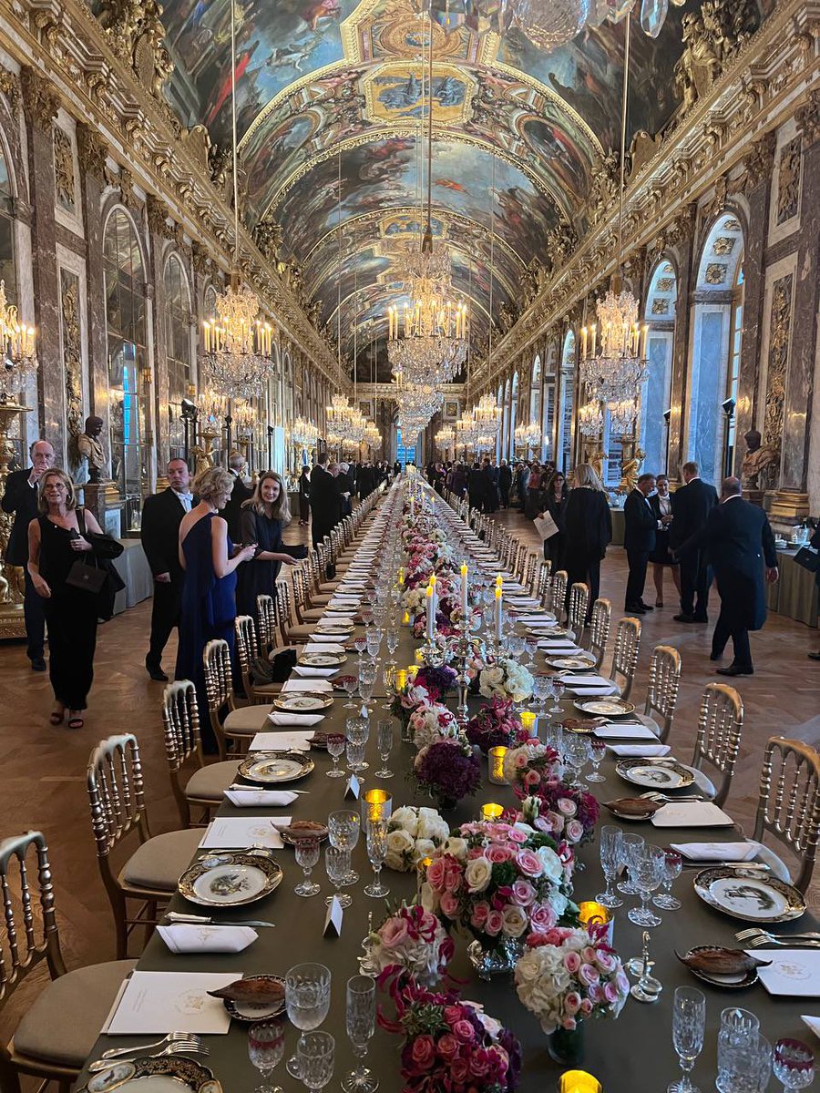 Présent hier soir au dîner d’État à Versailles.

L’excellence culinaire française à l’honneur pour les relations franco-britanniques 🇫🇷 🇬🇧