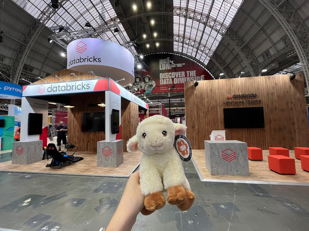 Can’t wait to get to Big Data London and meet my Databricks colleagues partners and customers, looks like it’s been a great event so far. Only annoyance, and I won’t be the last im sure, dropped a right air pod on to the track 😢 (reported!)