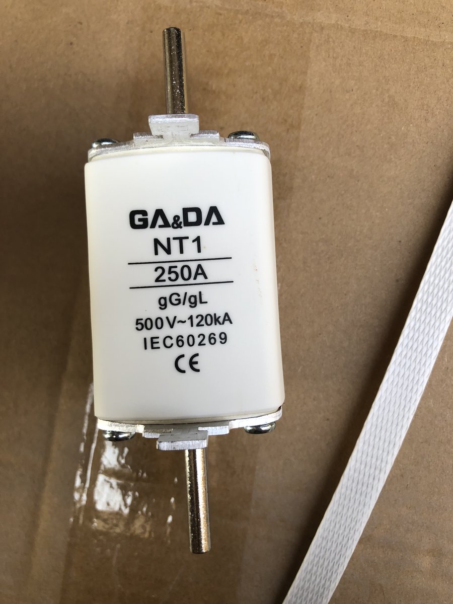 Sales04G's tweet image. Fuse link NT00/NH00 &amp;amp; Fuse link NT1/NH1
500-690V AC
250V DC
Breaking Capacity: 120kA
#fuse #fuselink #fusebase