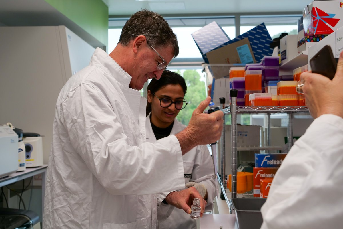theCCDM's tweet photo. Today we had the pleasure of hosting the board members from @theGRDC @GrainProducers and @GrainGrowersLtd for a visit. We showcased our state-of-the-art facilities and introduced them to our dedicated staff, who are working tirelessly to mitigate the impact of crop diseases https://t.co/pSicTG3Qer