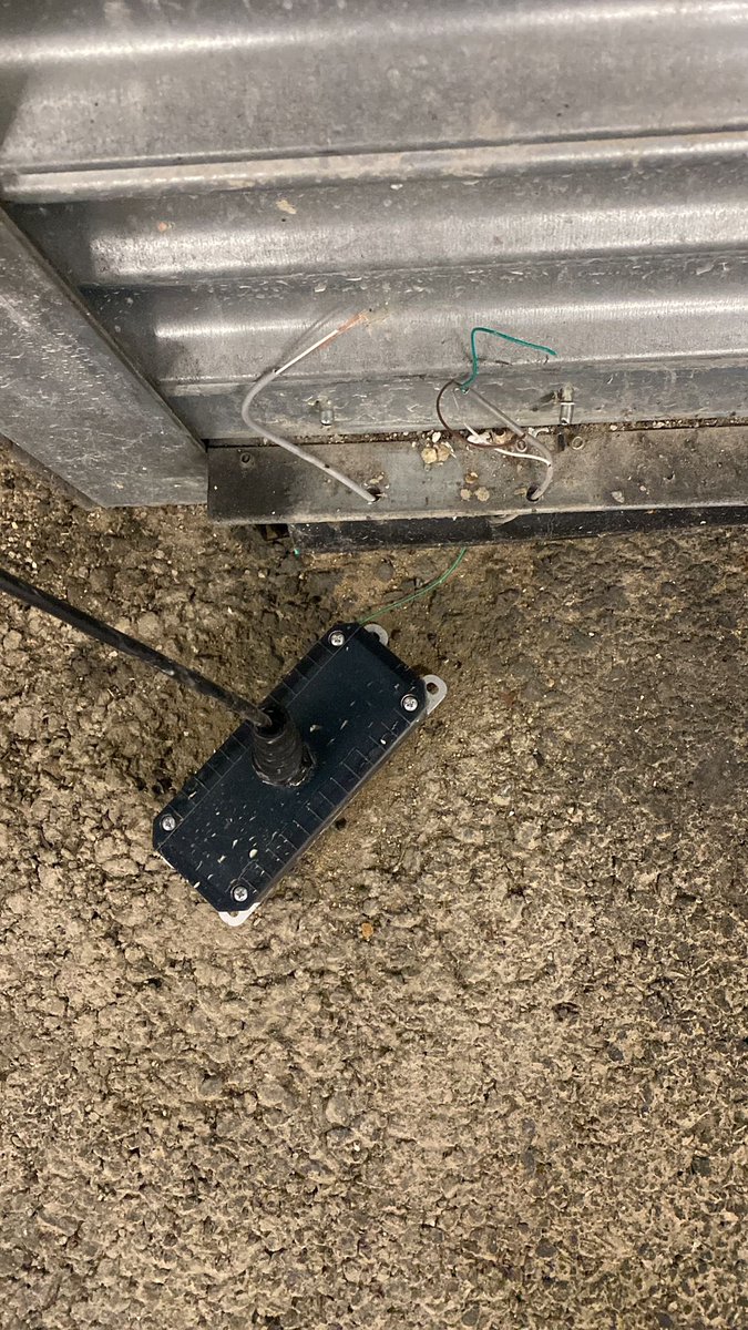 MissFliss90's tweet photo. At least we have a “secure covered carpark” to park our vehicles in… oh wait that’s also been broken since May and not been repaired https://t.co/5KmkMs8Nea