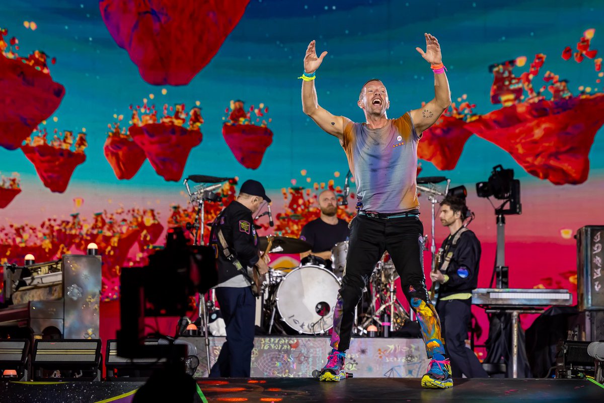 Warm 106.9 tweet media