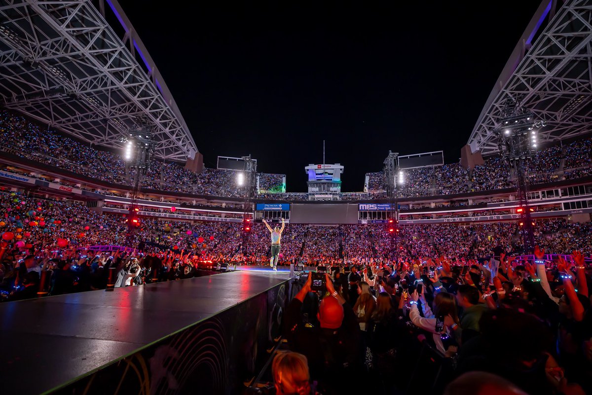 Warm 106.9 tweet media