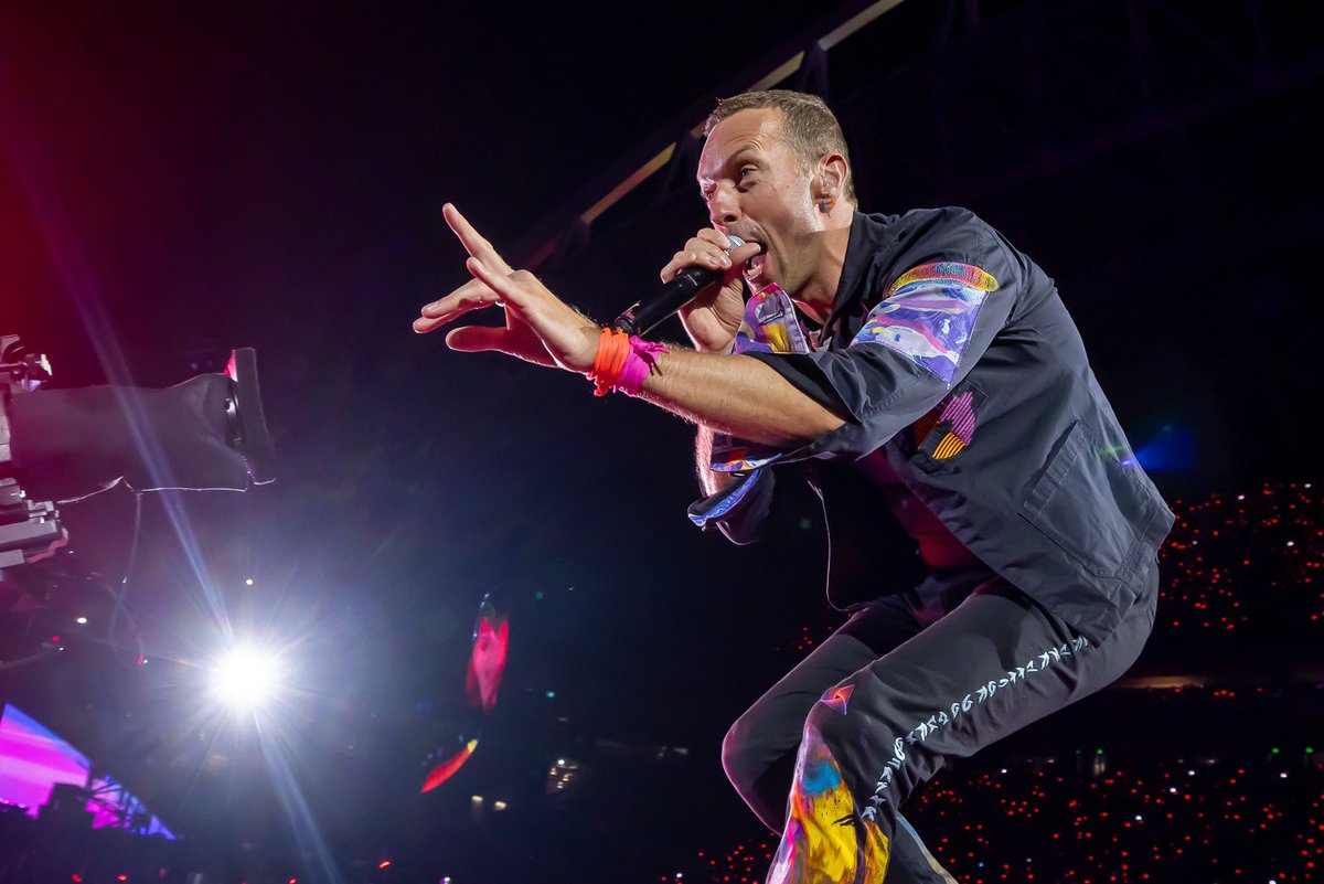 Warm 106.9 tweet media