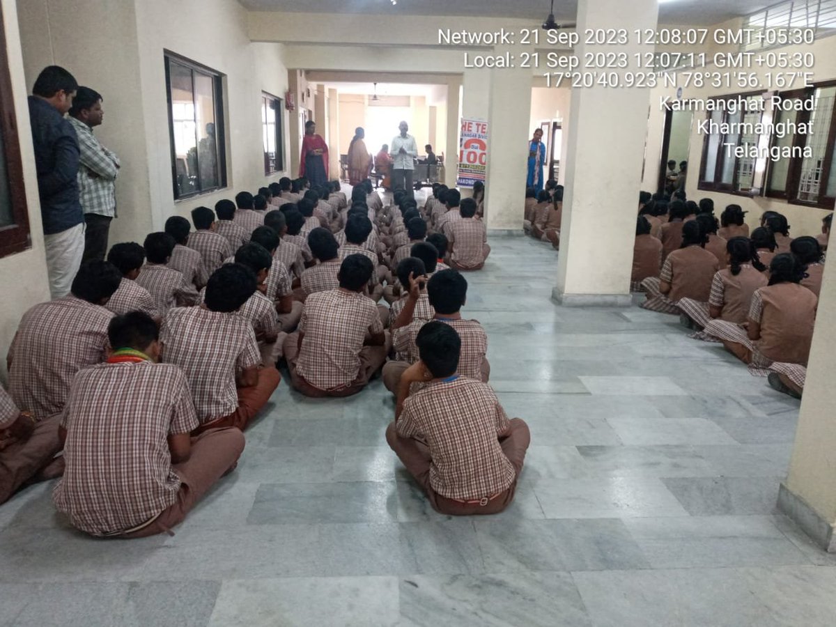 MalkajgiriCop's tweet photo. Today @sheteams_rck of #LBNagar division organized an awareness program at Neo Royal High School Karmanghat about #SheTeams, #CyberCrimes, #LoanApps, #HumanTrafficking, #CommunityPolicing, #GenderSensitisation, #CCTV, #Dail100, #ChildAbusing & #WomenSafety helpline 8712662662. https://t.co/Ay7dB281yh