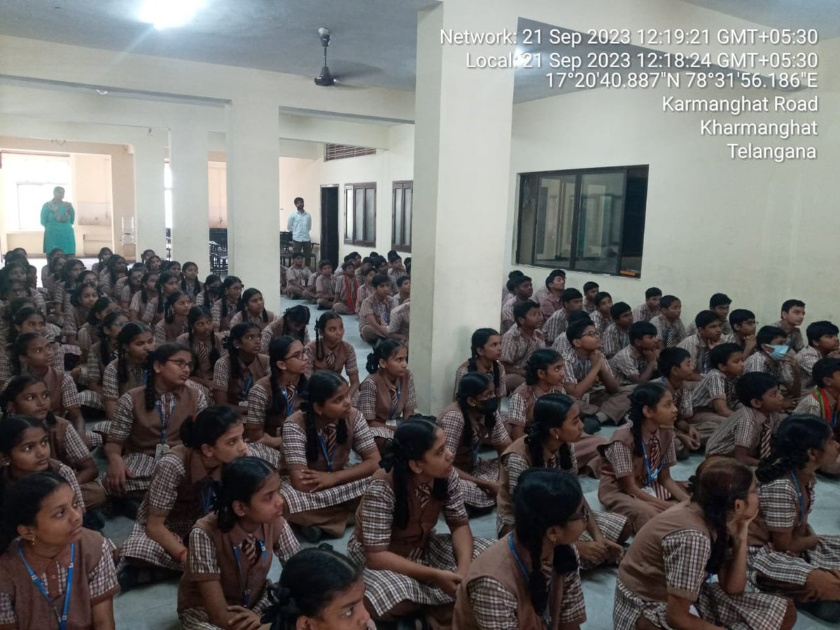 MalkajgiriCop's tweet photo. Today @sheteams_rck of #LBNagar division organized an awareness program at Neo Royal High School Karmanghat about #SheTeams, #CyberCrimes, #LoanApps, #HumanTrafficking, #CommunityPolicing, #GenderSensitisation, #CCTV, #Dail100, #ChildAbusing & #WomenSafety helpline 8712662662. https://t.co/Ay7dB281yh