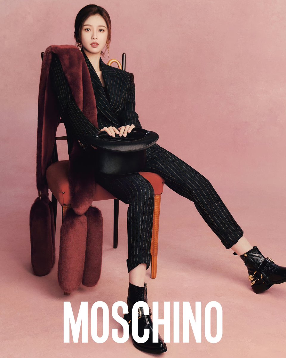 Esther312546211's tweet photo. Esther looks so amazing in Moschino
Looking forward to the show tonight🥰
#estheryu16 https://t.co/5UFLIFowiR