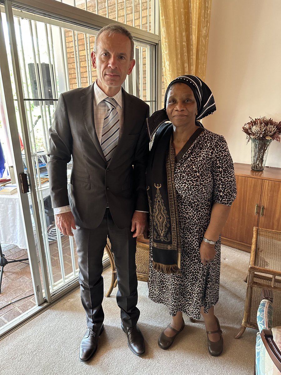 ulicnyczsahel's tweet photo. My first informal encounter with Minister #ThandiModise ⁦confirmed solid foundation for enhanced cooperation in #defenceindustry sector ⁦@SANDF_ZA⁩ ⁦@DefenceZA⁩ ⁦@DIRCO_ZA⁩ ⁦@CzechMFA⁩ ⁦@ObranaTweetuje⁩ https://t.co/olS8WxPjei