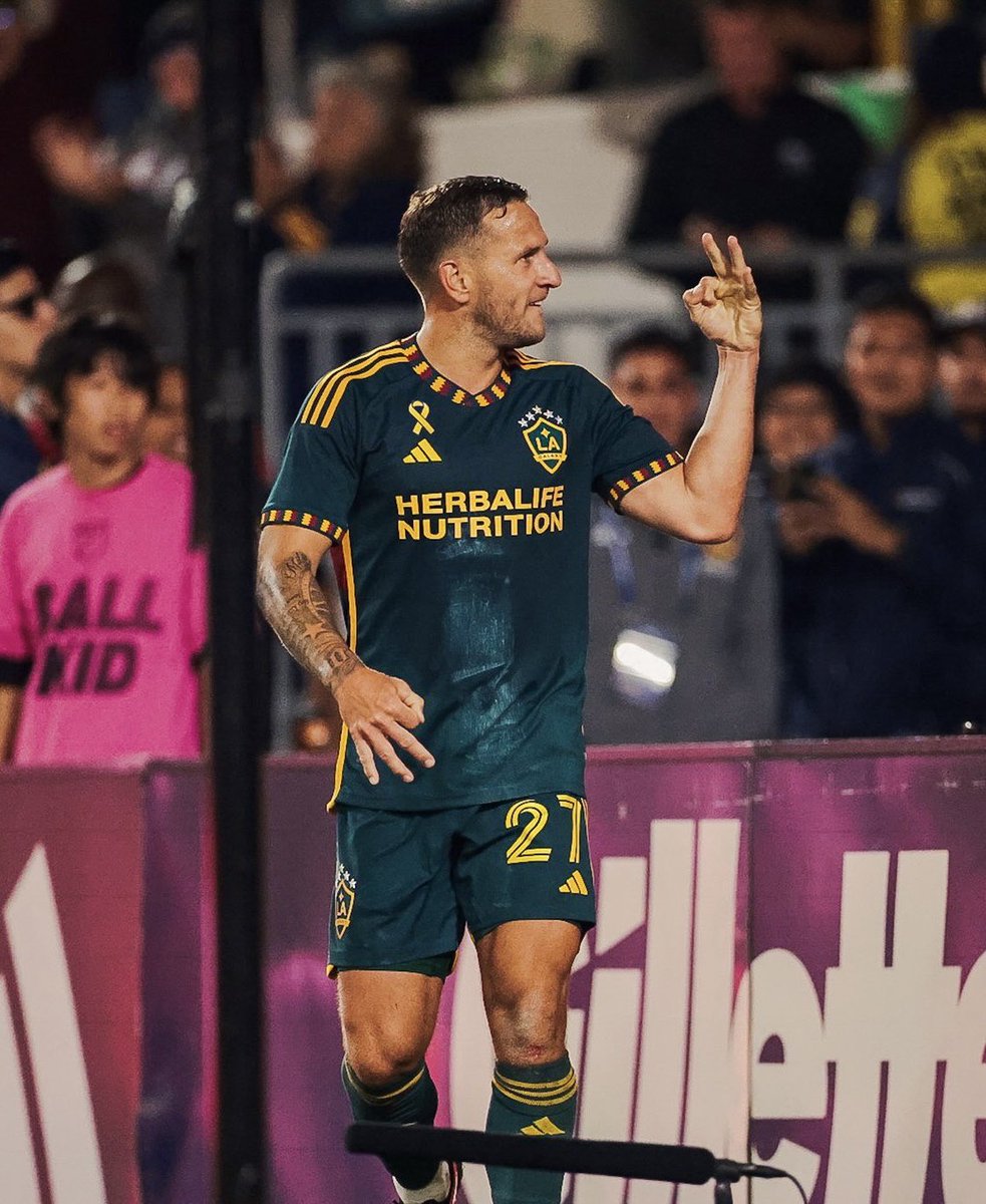 SheffieldUnited's tweet photo. Congratulations to United legend Billy Sharp on his first MLS Hat-Trick. 🐐

Smashing it, Bill. 👊 https://t.co/UMD4eNcwRJ