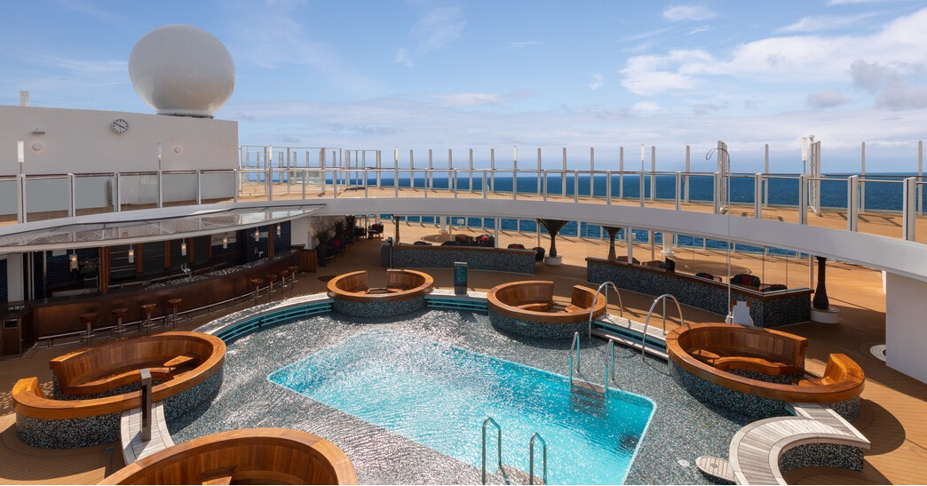 📸 Picture-perfect pools across the @pandocruises fleet. 🤩 Which is your favourite? 🌊