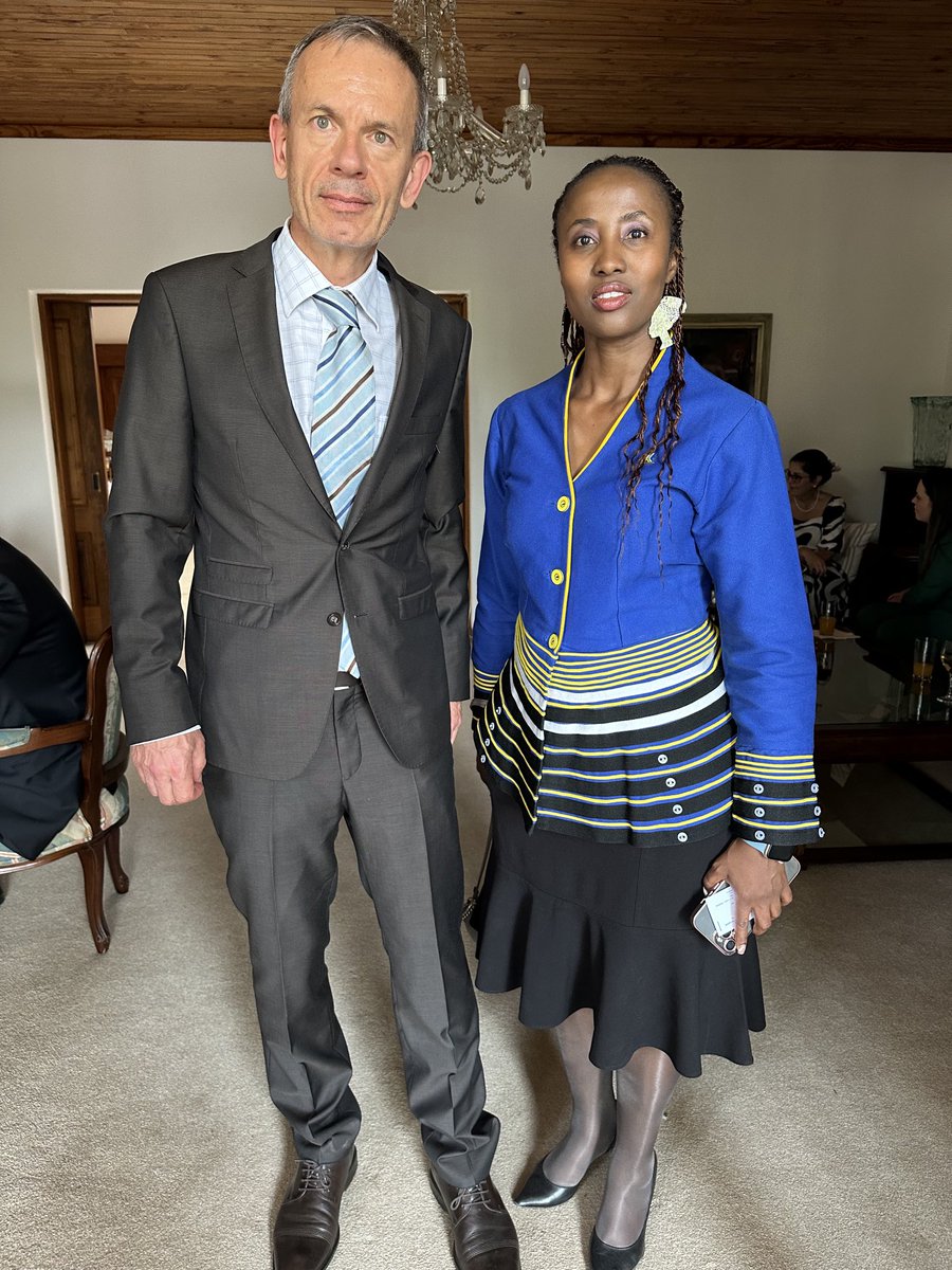 ulicnyczsahel's tweet photo. First friendly meeting with #ChiefDirector Phumzile Mazibuko in my new position discussing modalities of forthcoming regular consultations between 🇨🇿🇿🇦@DIRCO_ZA @CzechMFA https://t.co/1oZdpfnJx3