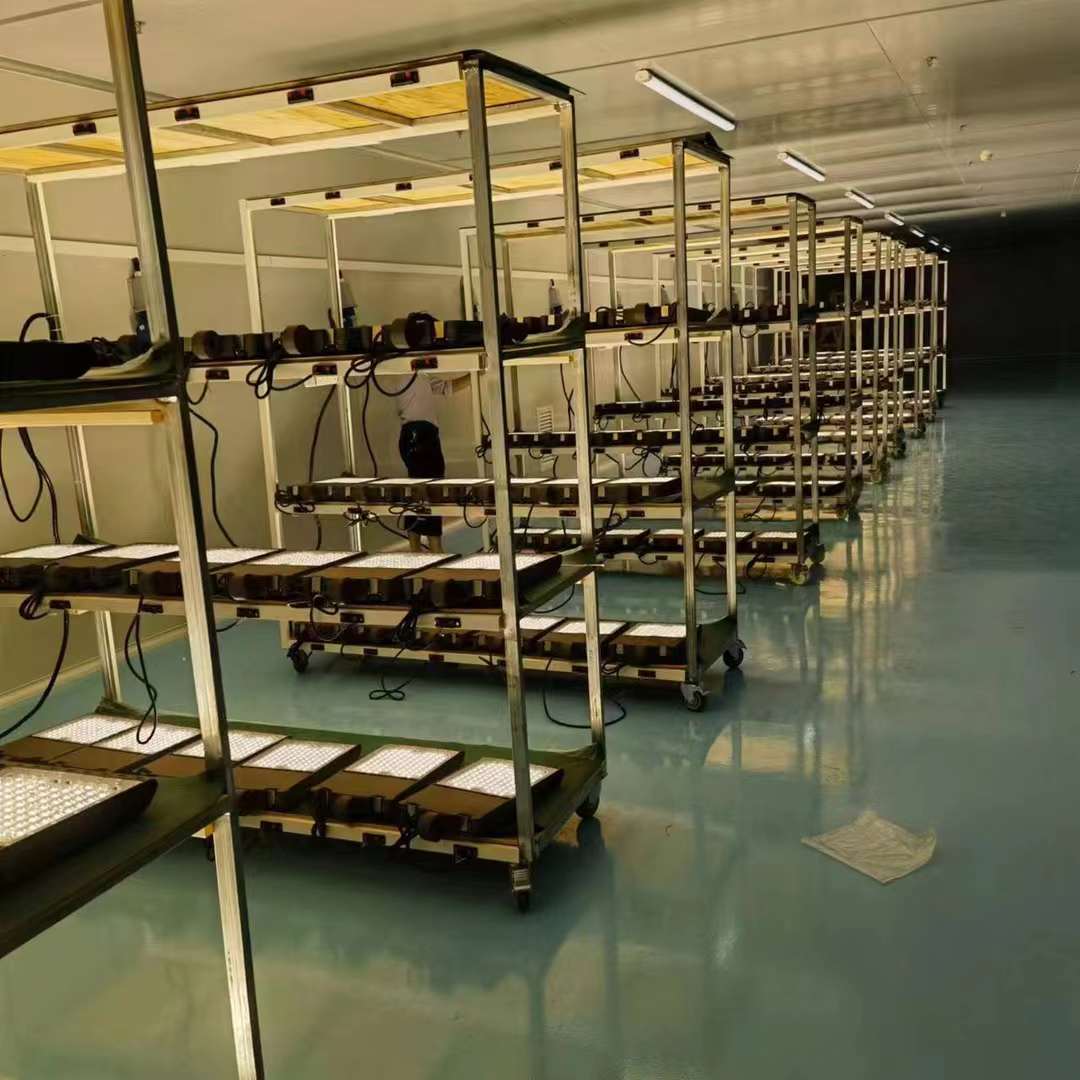 UFOLIGHTIN95370's tweet image. UFO Lighting INC is committed to providing high-quality industrial lighting products,Before any product leaves our factory, we subject it to rigorous aging tests to ensure that each and every item meets our quality standards completely. #ledhighbay #agingtest