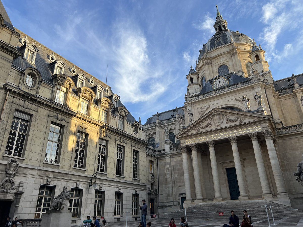 juannite's tweet photo. Astonishing conference with prestigious speakers 🔊
The Lab’ is on 🚀 
Proud of this great success to come
@obv_ious @Sorbonne_Univ_ 
#AI #AIArtwork #AIart https://t.co/kXBnXWHcLk