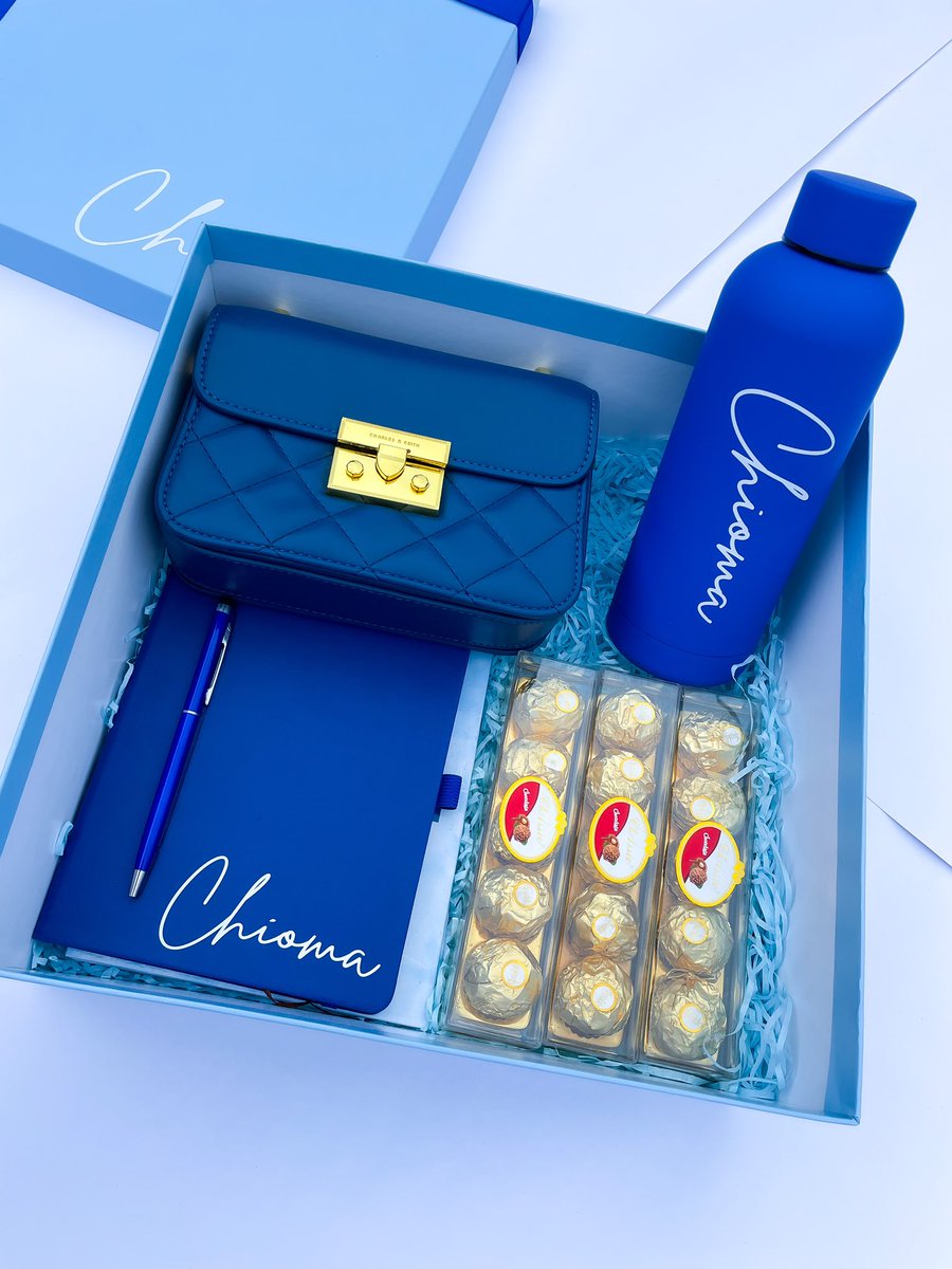gift0clock's tweet photo. This shade of blue 🥺🦋✨ https://t.co/aP1vy0VRXm