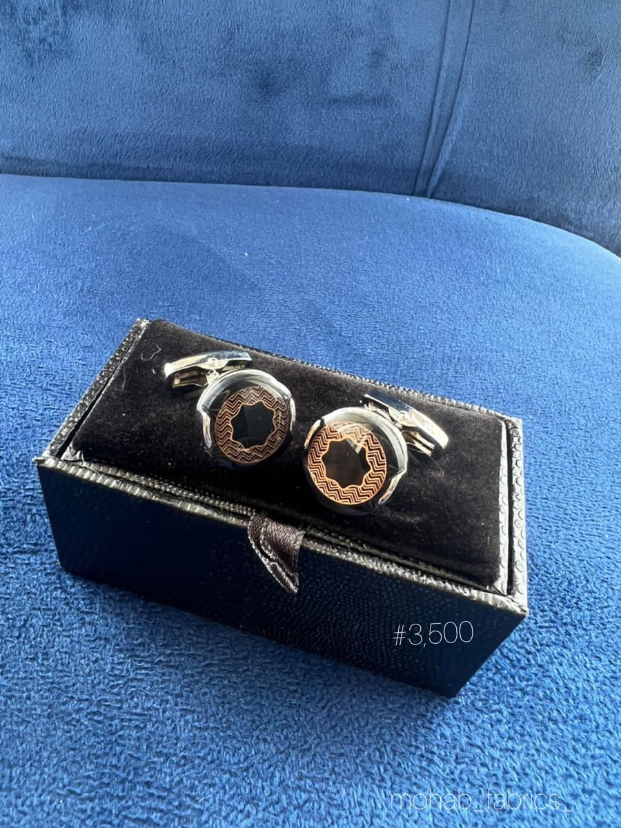 MOHAB_FABRICS's tweet photo. ⚜️⚜️
A perfect accessory to finish your formal look 
🏷:#3,500 each(comes with a protective box)
Unlimited availability 🥳🥳

#cufflinks #menaccessories https://t.co/47yfpsjGFX
