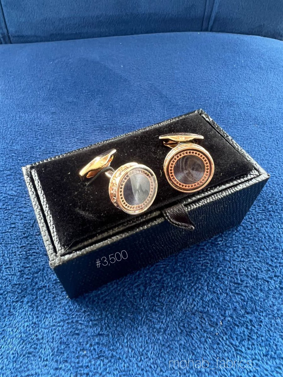 MOHAB_FABRICS's tweet photo. ⚜️⚜️
A perfect accessory to finish your formal look 
🏷:#3,500 each(comes with a protective box)
Unlimited availability 🥳🥳

#cufflinks #menaccessories https://t.co/47yfpsjGFX