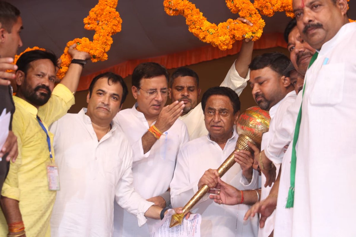 INCMP's tweet photo. प्रदेश कांग्रेस अध्यक्ष कमलनाथ जी एवं मध्यप्रदेश कांग्रेस के प्रभारी महासचिव श्री रणदीप सिंह सुरजेवाला जी जबलपुर के पाटन में आयोजित विशाल जनसभा में शामिल हुए।

@rssurjewala https://t.co/1yLjJQtBGi