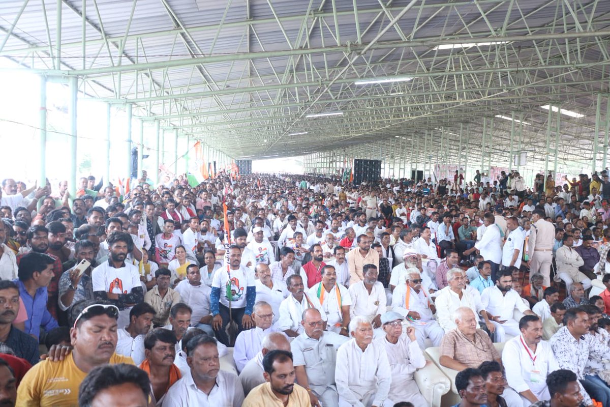 INCMP's tweet photo. प्रदेश कांग्रेस अध्यक्ष कमलनाथ जी एवं मध्यप्रदेश कांग्रेस के प्रभारी महासचिव श्री रणदीप सिंह सुरजेवाला जी जबलपुर के पाटन में आयोजित विशाल जनसभा में शामिल हुए।

@rssurjewala https://t.co/1yLjJQtBGi